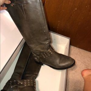 They don’t fit!! Barely worn